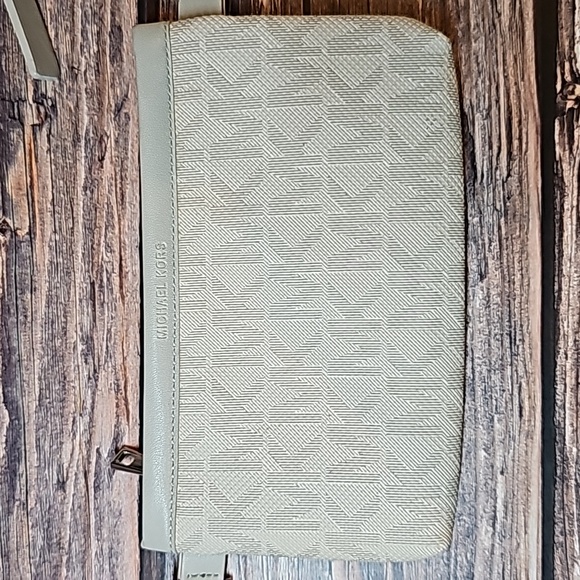 NEW MICHAEL KORS SIGNATURE BELT BAG POUCH - Picture 6 of 15